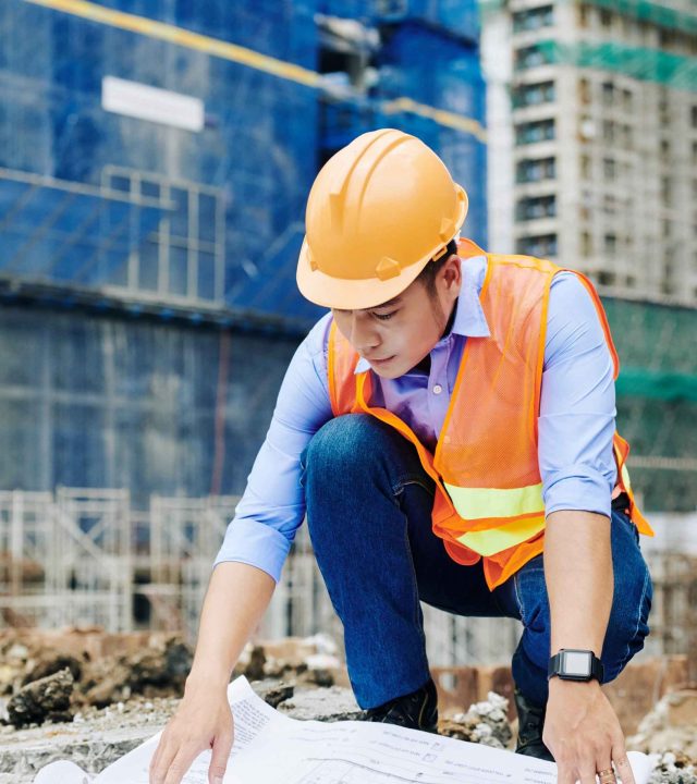 civil-engineer-examining-floor-plan-3EZ4NY7 civil-engineer-examining-floor-plan-3EZ4NY7